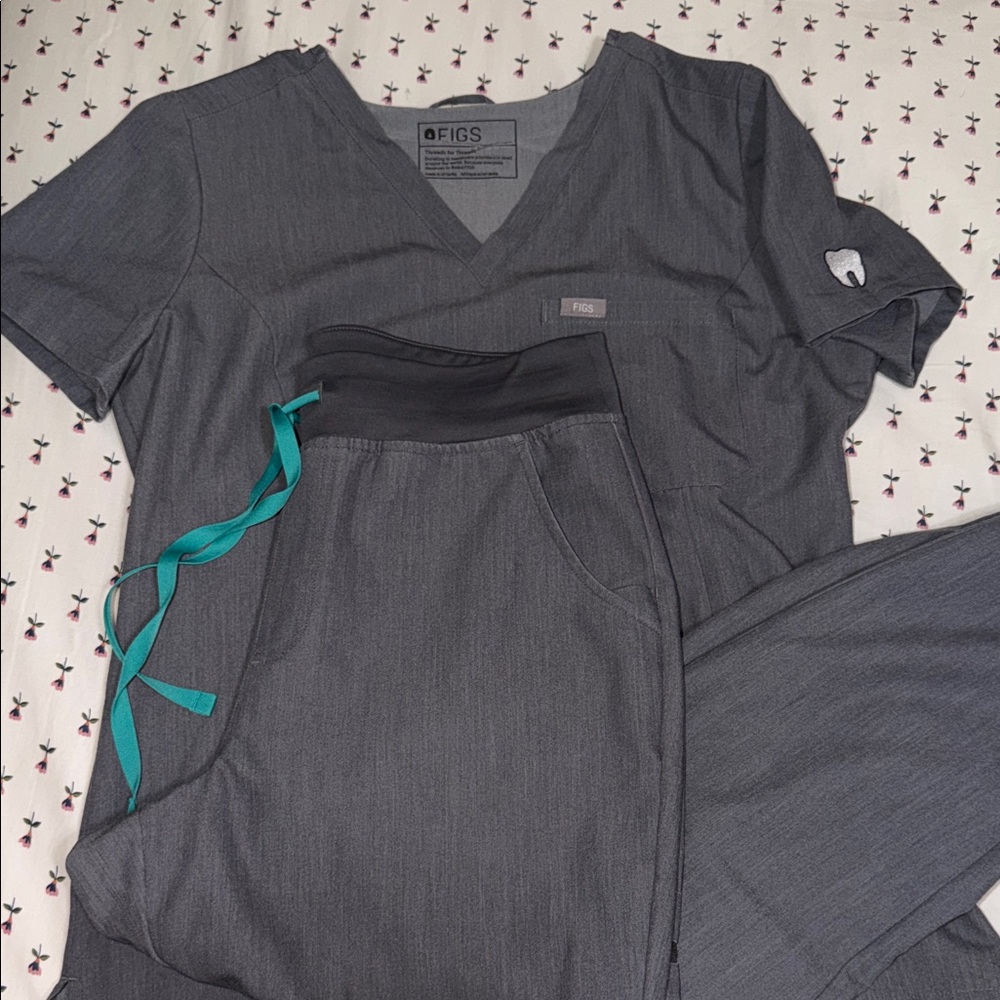 Figs Women's Scrub Set in Charcoal Gray with Teal Drawstring